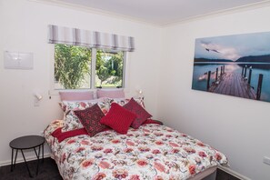 Cottage, 1 Queen Bed with Sofa bed | 1 bedroom, individually decorated, individually furnished, soundproofing