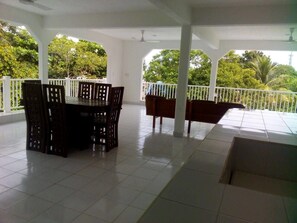 City Studio, 1 King Bed, Non Smoking | In-room dining - Casa Coral Family Home Yellow (Cozumel)