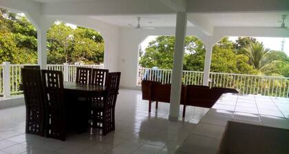 Casa Coral Family Home Yellow