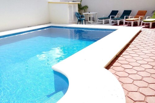 Casa Coral Family Home Yellow