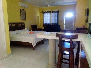 City Studio, 1 King Bed, Non Smoking | In-room safe, iron/ironing board, free cribs/infant beds - Casa Coral Family Home Yellow (Cozumel)