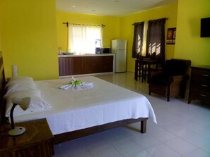 In-room safe, iron/ironing board, free cribs/infant beds - Casa Coral Family Home Yellow (Cozumel)