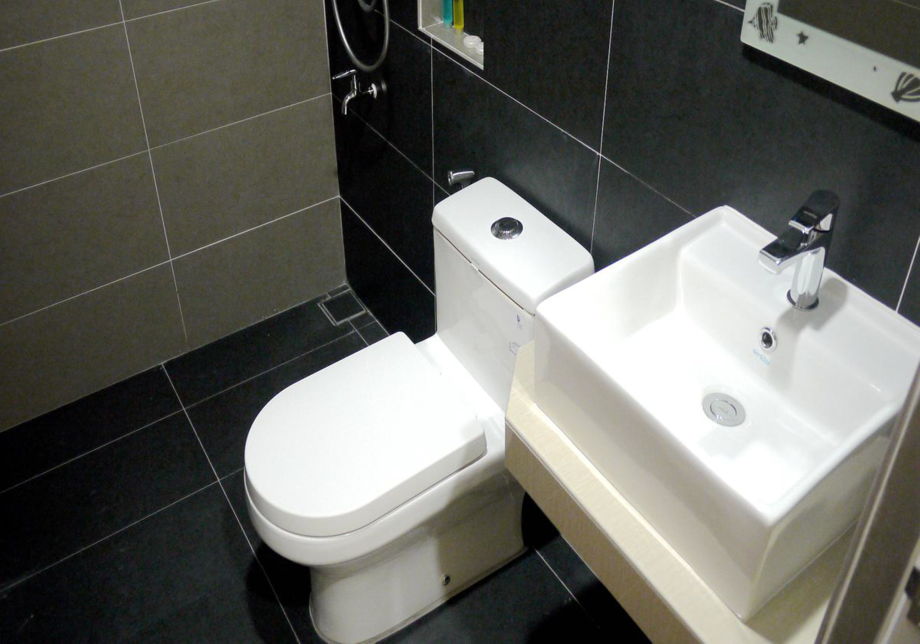 shower, free toiletries, towels