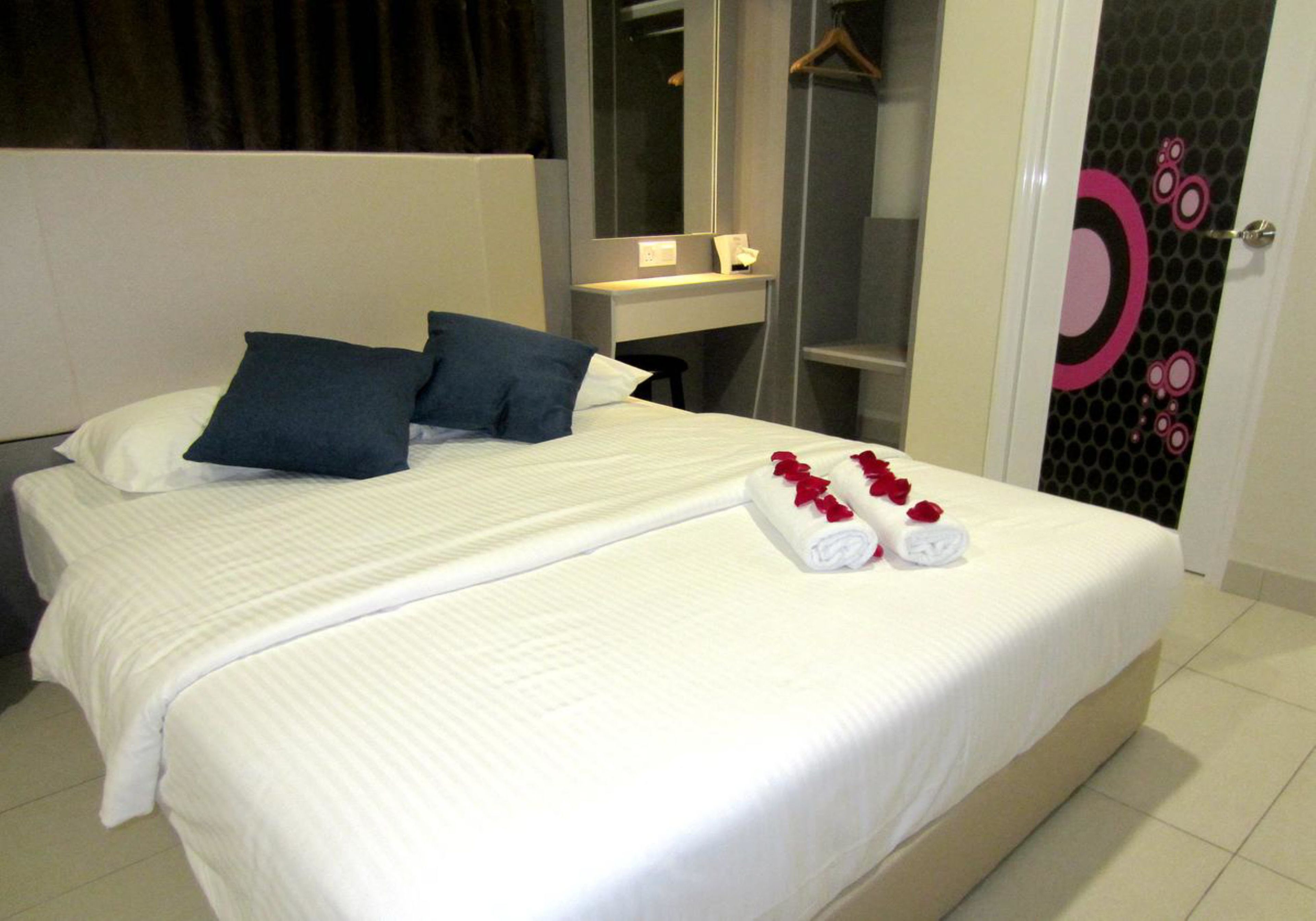 superior queen room  | desk, free wifi