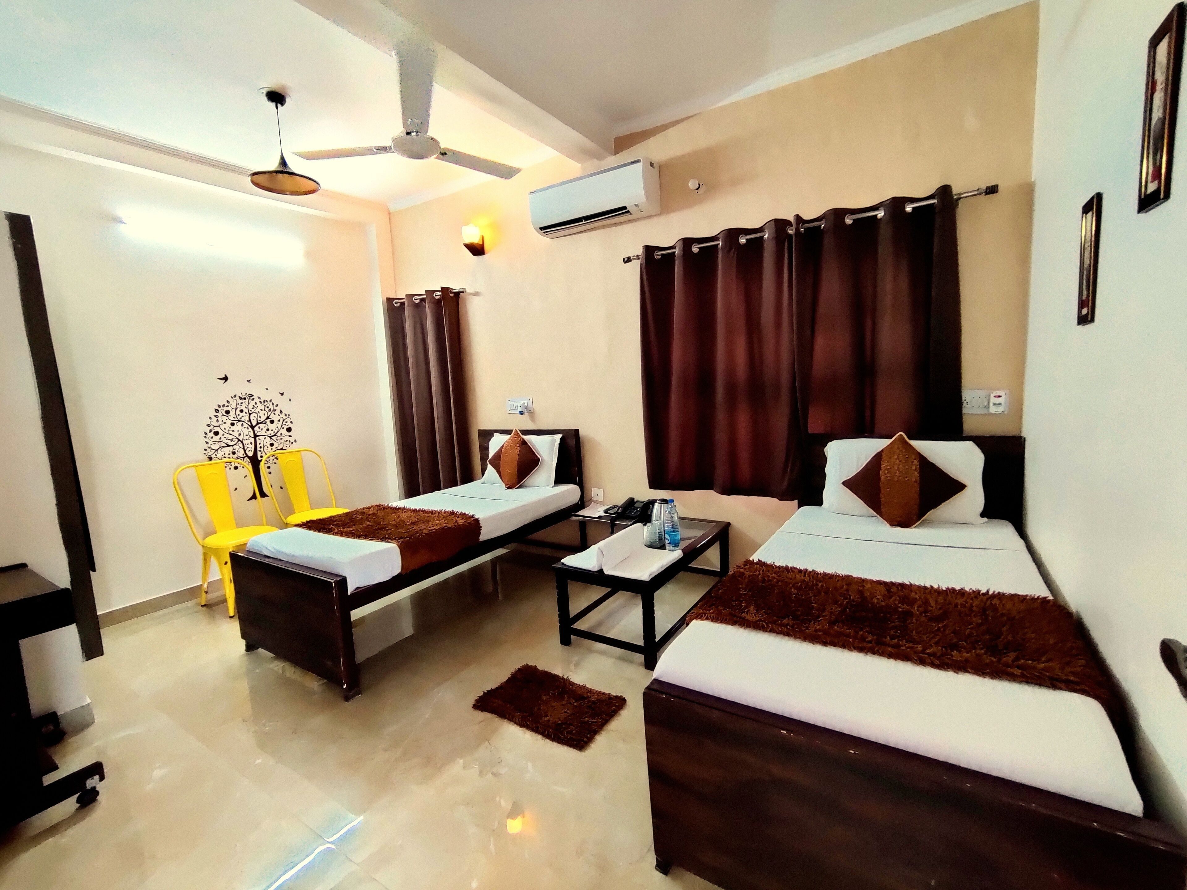 Desk, free rollaway beds, free WiFi, bed sheets