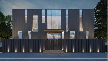 Bagian depan properti - sore/malam