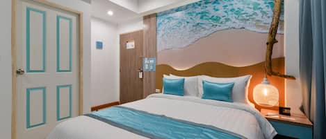 Deluxe-værelse | Minibar, pengeskab på værelset, skrivebord, lydisolering