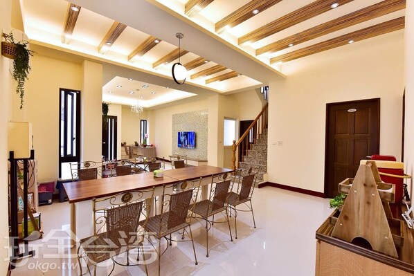 Free daily local cuisine breakfast - Terminal No.1 (Magong)