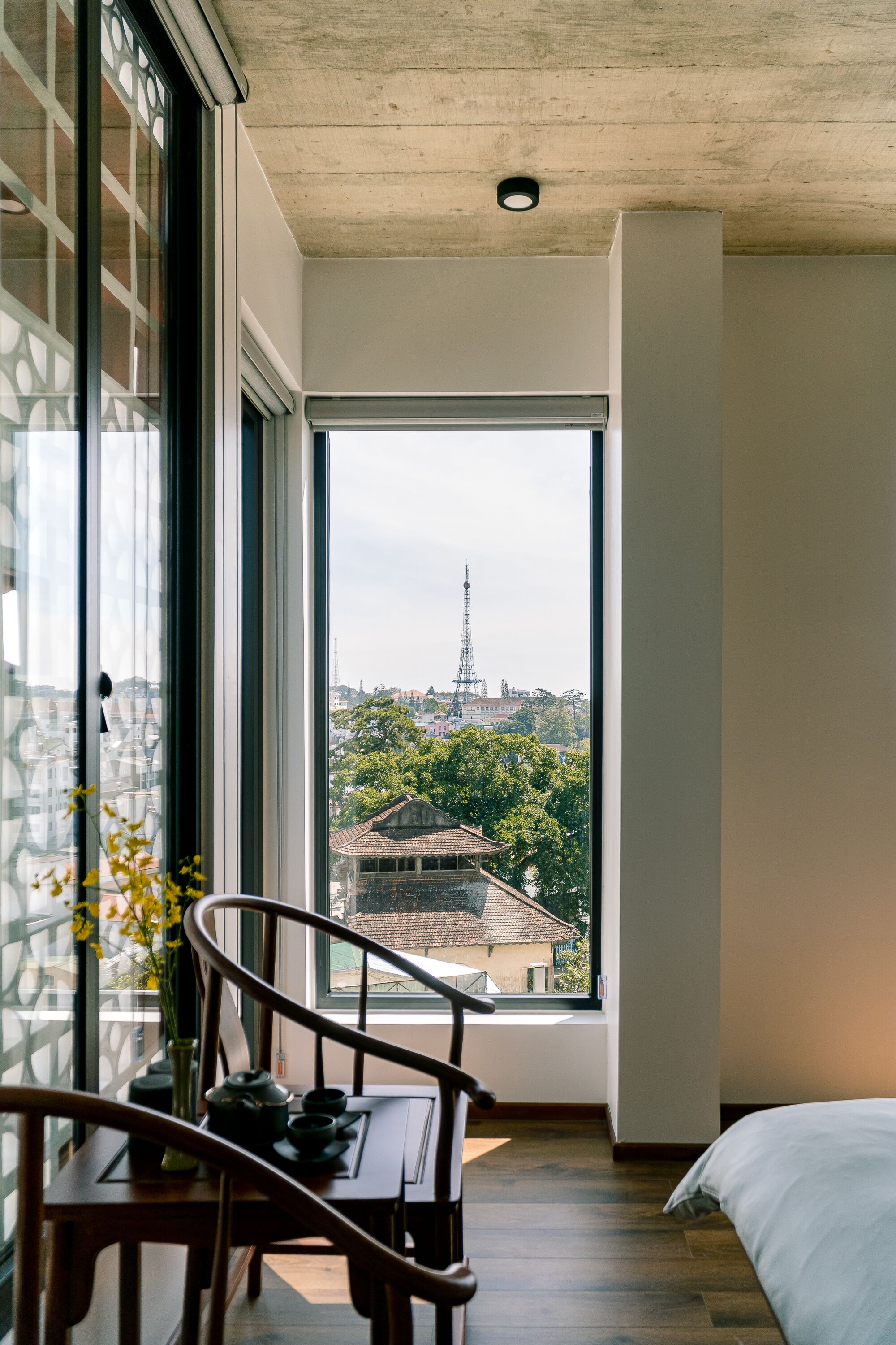 Minibar, desk, laptop workspace, blackout curtains