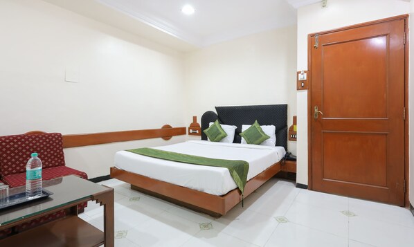 Standard Room, Non Smoking | Iron/ironing board, rollaway beds, free WiFi, bed sheets
