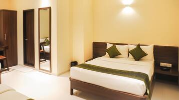 Deluxe Double Room | Iron/ironing board, rollaway beds, free WiFi, bed sheets