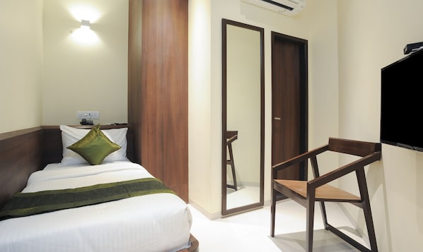 Standard Double Room | Iron/ironing board, rollaway beds, free WiFi, bed sheets