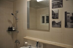 Appartement (#1) | Douche de la salle de bain