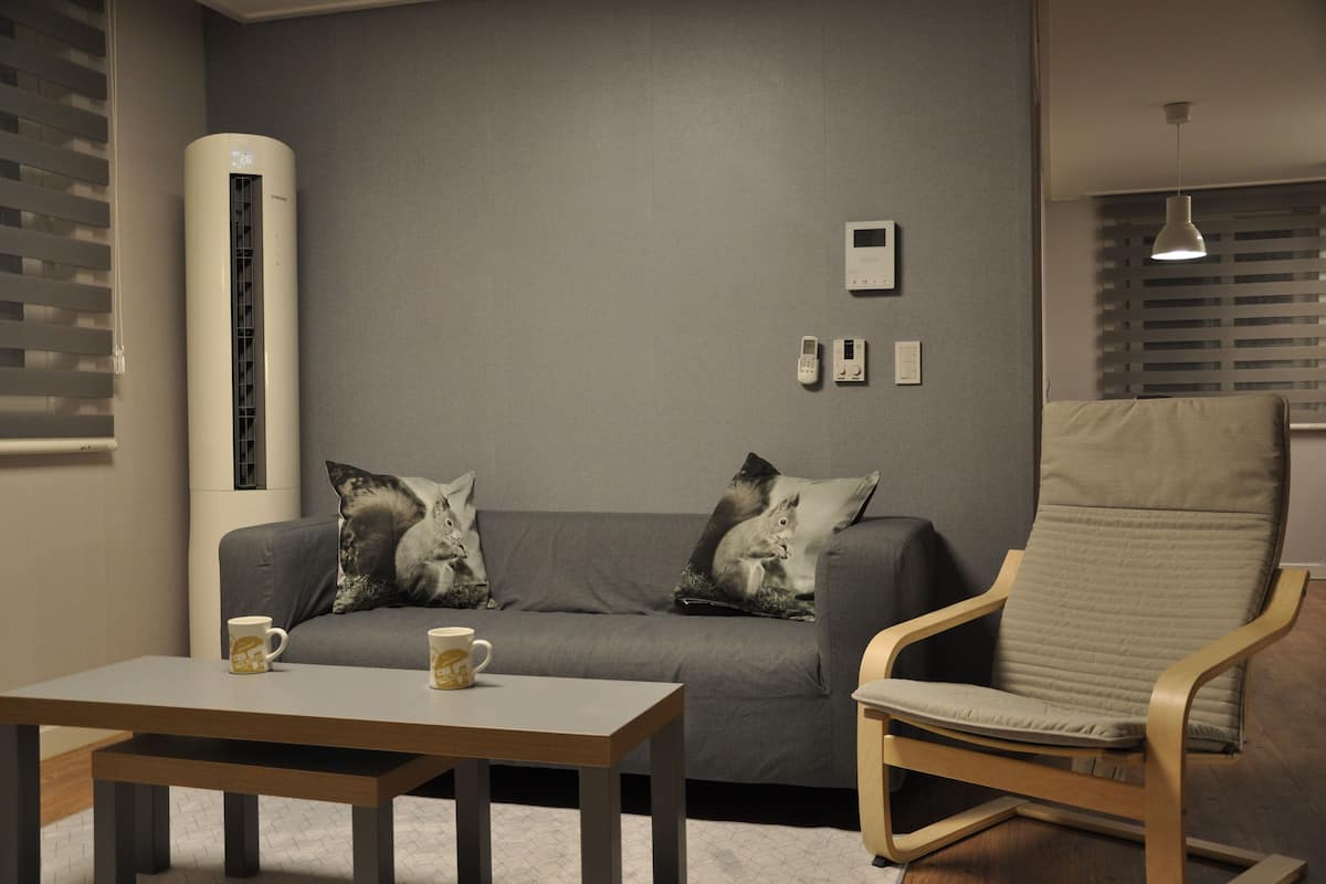 The Raum Ville (#2) | Desk, WiFi (free), bed sheets