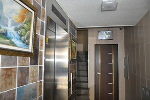 Desk, free WiFi, bed sheets - The Raum Ville (Hwaseong)