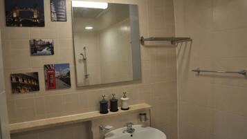 The Raum Ville (#2) | Bathroom | Shower, free toiletries, hair dryer, towels