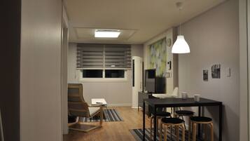 The Raum Ville (#1) | Living area | Flat-screen TV