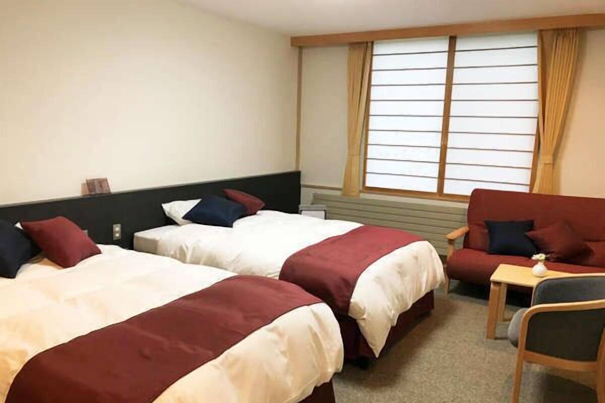 セーフティボックス (室内)、デスク、WiFi (無料)、ベッドシーツ