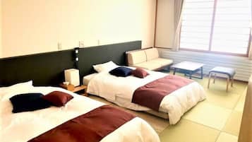 Executive Twin Room, Non Smoking | In-room safe, desk, free WiFi, bed sheets