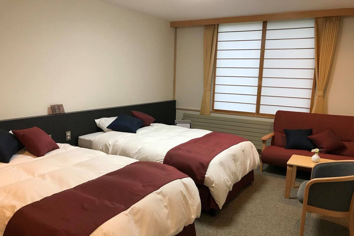 In-room safe, desk, WiFi (free), bed sheets