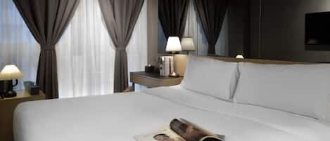 Superior Double or Twin Room, Corner | Minibar, in-room safe, blackout drapes, iron/ironing board