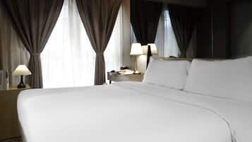 Superior Double or Twin Room, Corner | Minibar, in-room safe, blackout drapes, iron/ironing board