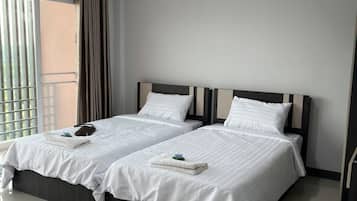 Zweibettzimmer | Verdunkelungsvorhänge, kostenloses WLAN, Bettwäsche