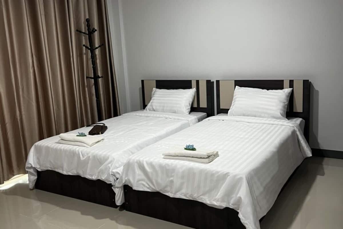 Twin Room | Langsir/tirai gelap terus, Wi-fi percuma, cadar katil