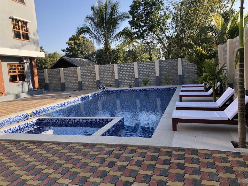 Hồ bơi ngoài trời 