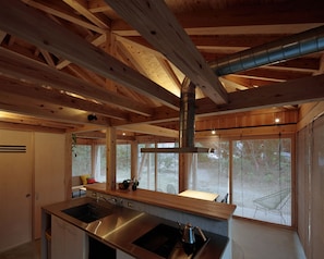 Maison Design, 2 chambres | Coin cuisine privé | Réfrigérateur, micro-ondes, four, plaque de cuisson