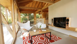 Casa de diseñador, 2 habitaciones | Área de sala de estar