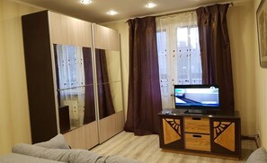 Apartment | Iron/ironing board, free rollaway beds, free WiFi, bed sheets