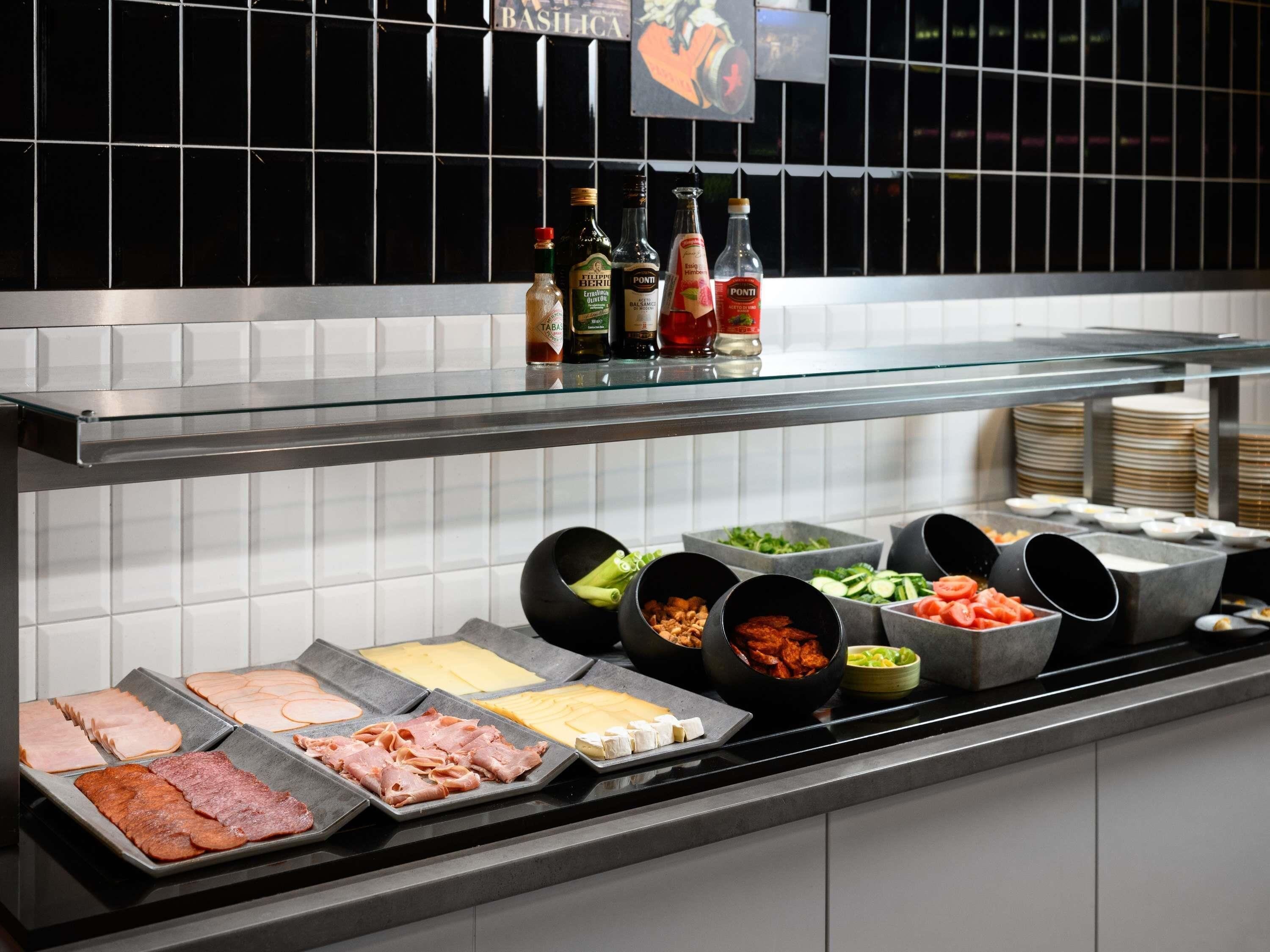 Café da manhã com buffet todos os dias mediante uma taxa