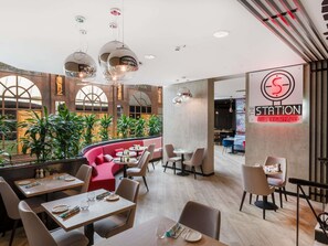 Serveert lunch en diner