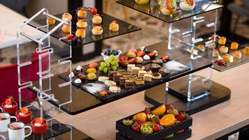 Lunch and dinner served