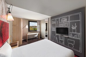 Camera Premium, 1 letto matrimoniale con divano letto | Una cassaforte in camera, una scrivania, postazione laptop