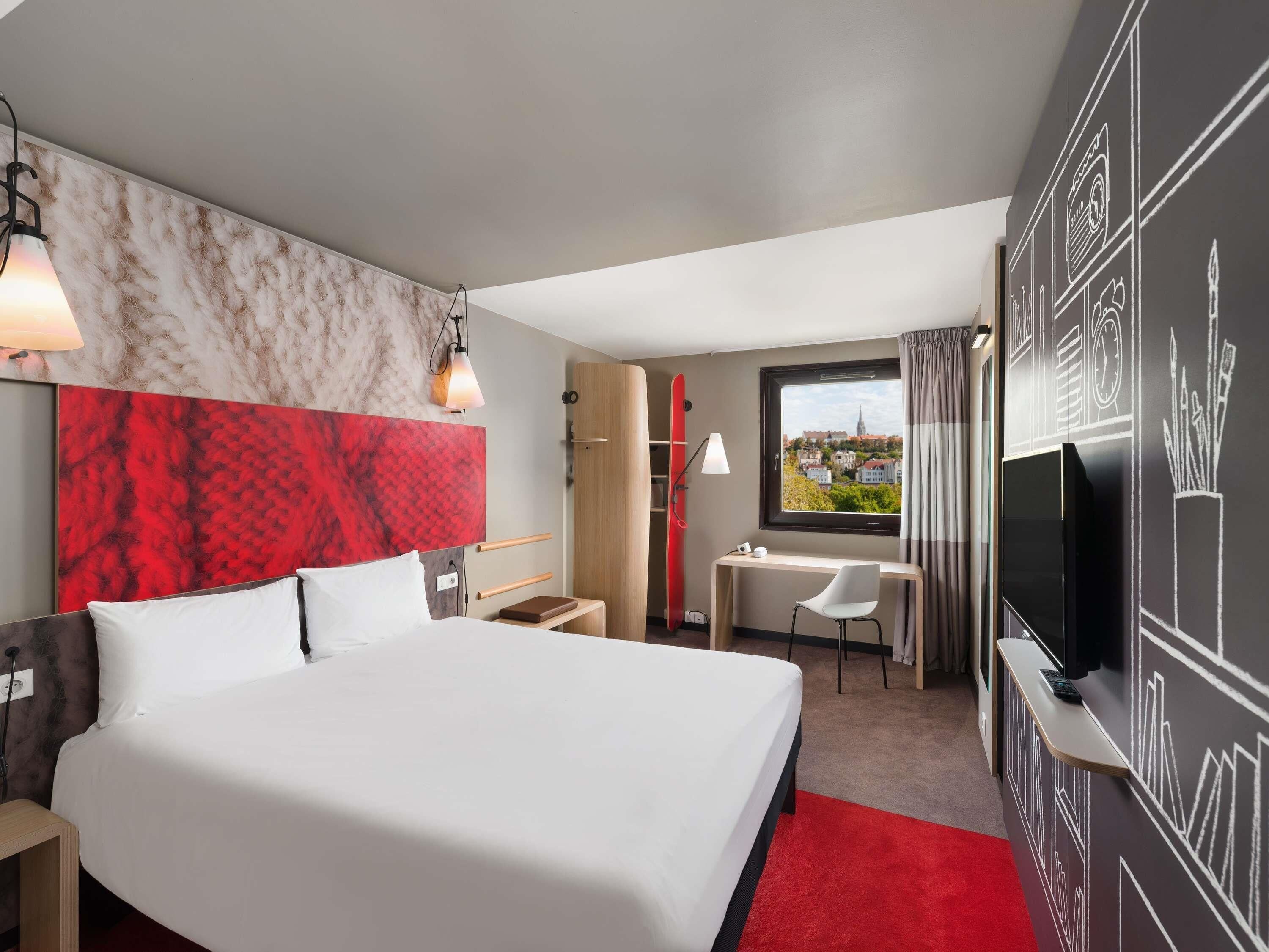 Caja de seguridad en la habitación y escritorio 