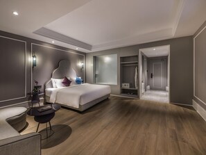 Minibar, in-room safe, desk, soundproofing - Mercure Nanjing Olympic Centre (Nanjing)