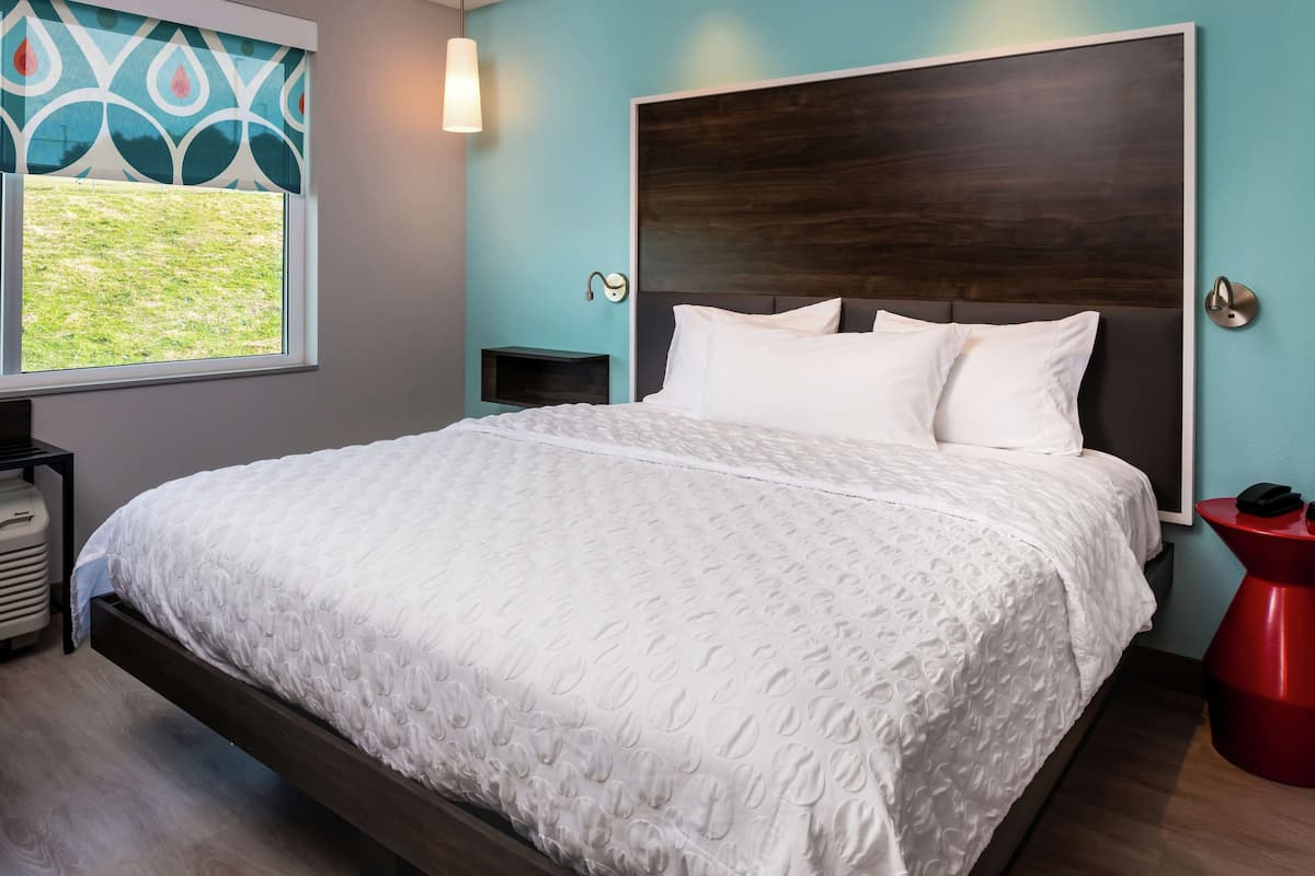 Premium bedding, in-room safe, desk, laptop workspace