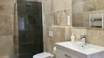 Quadruple Room | Bathroom | Shower, hair dryer, towels