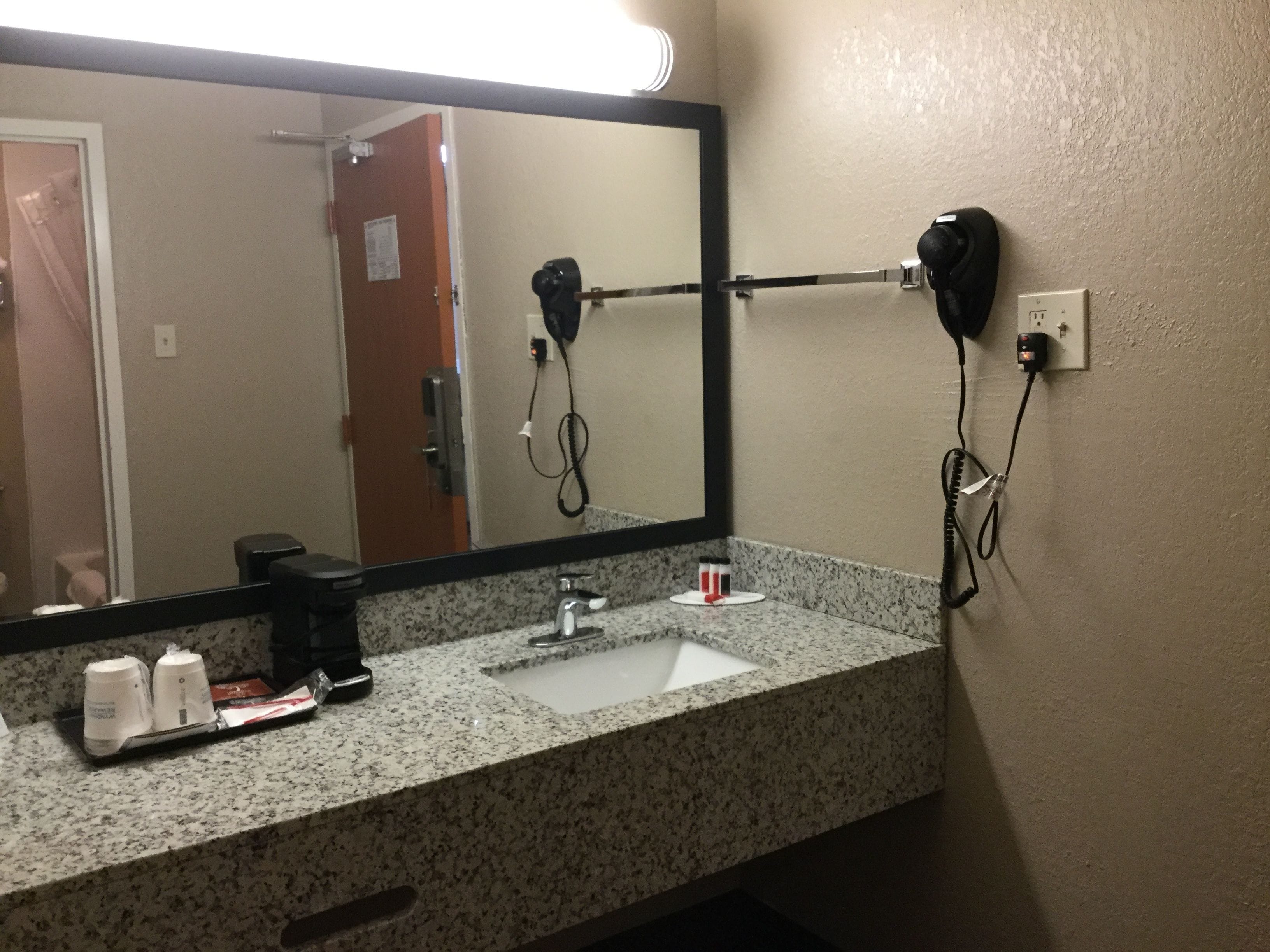 Photo - Super 8 by Wyndham South Holland