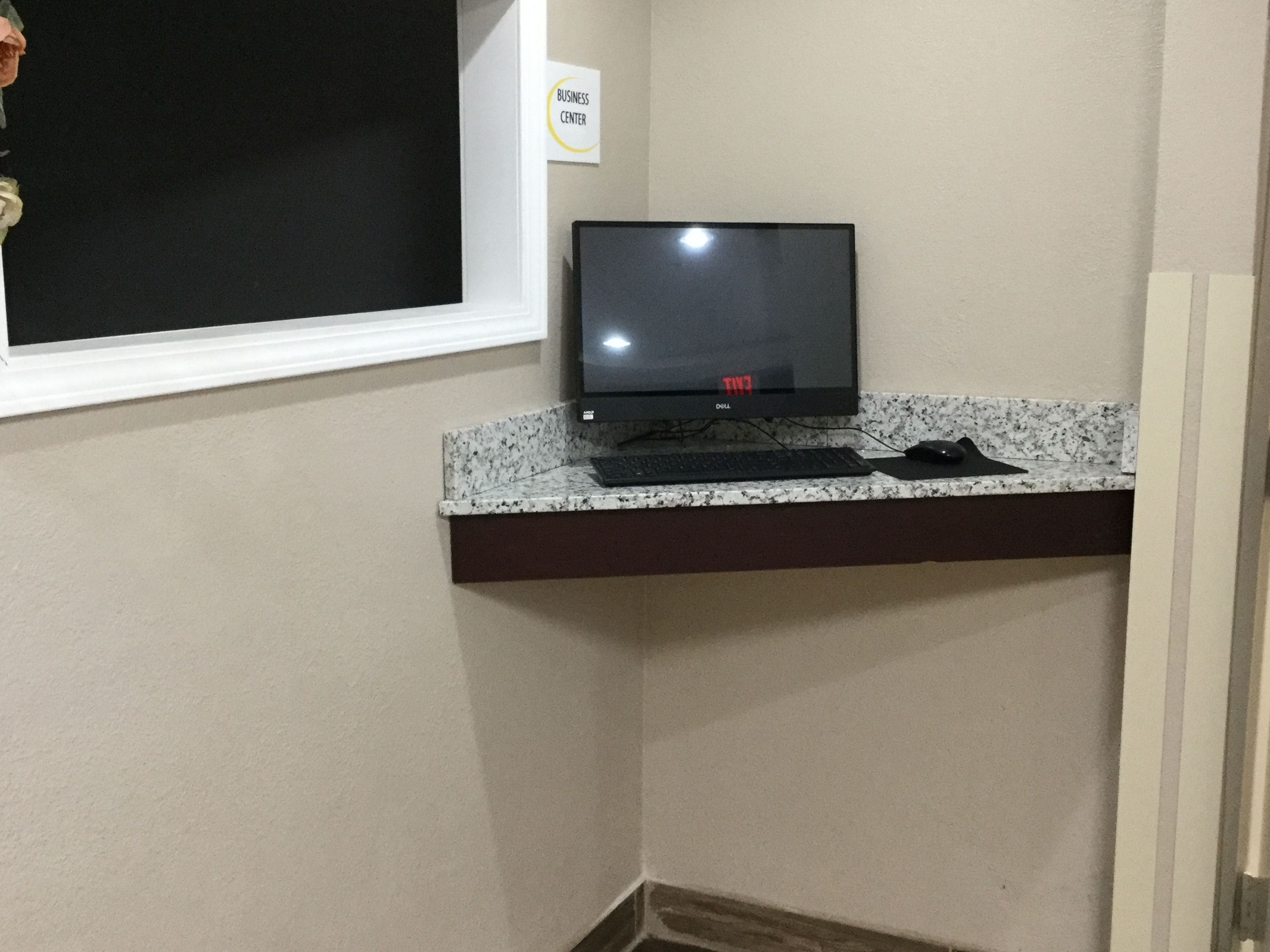 Photo - Super 8 by Wyndham South Holland