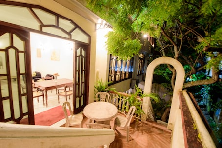 ํ
๋ผ์ค/ํํฐ์ค