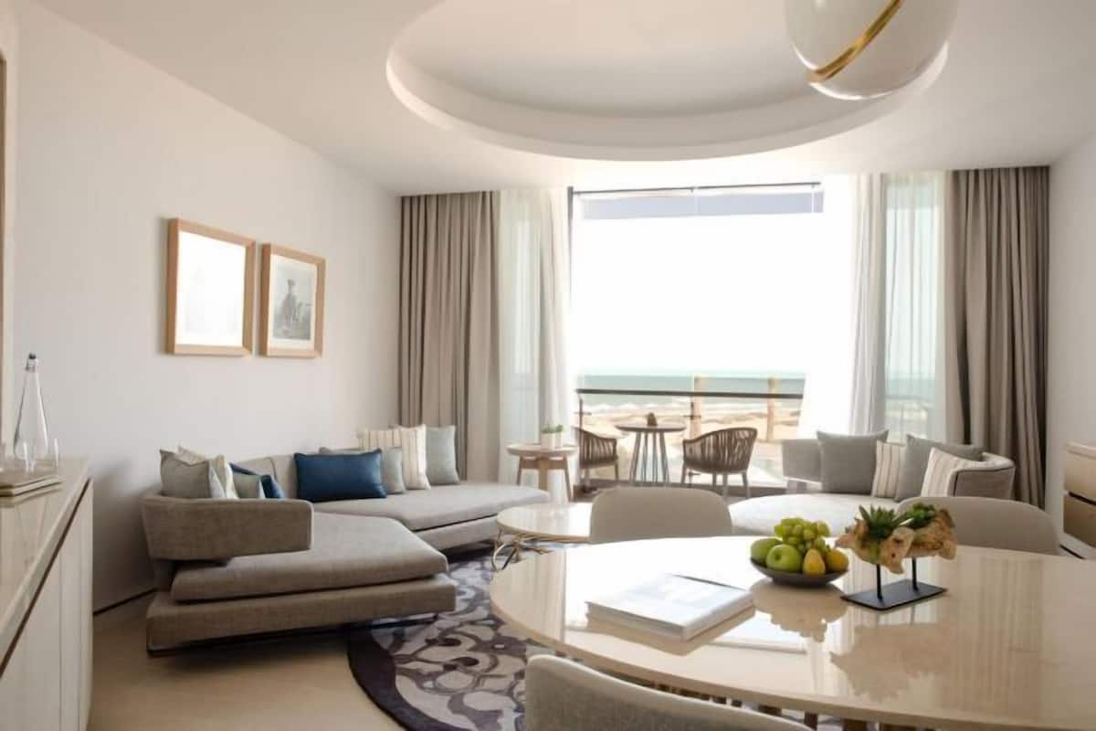 Living area | Flat-screen TV
