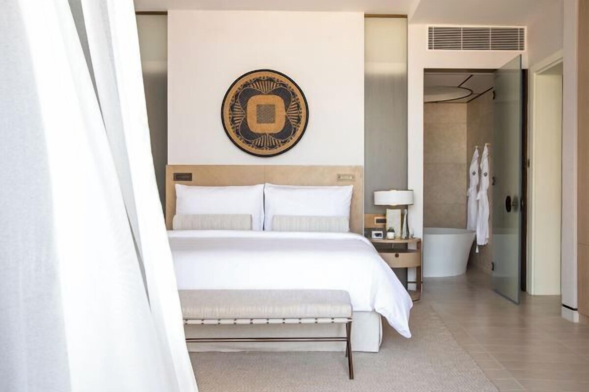 Ropa de cama de alta calidad, edredón, camas con pillow-top y minibar 