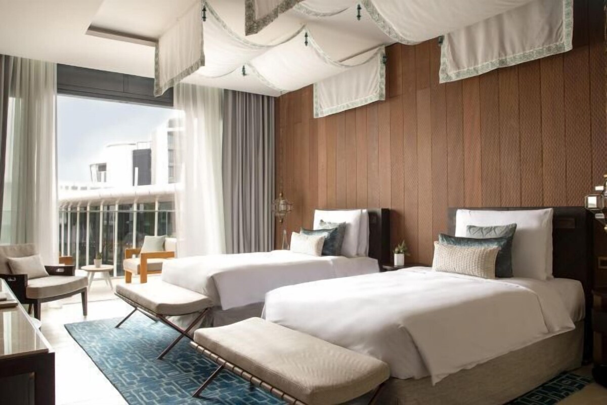 Ropa de cama de alta calidad, edredón, camas con pillow-top y minibar 