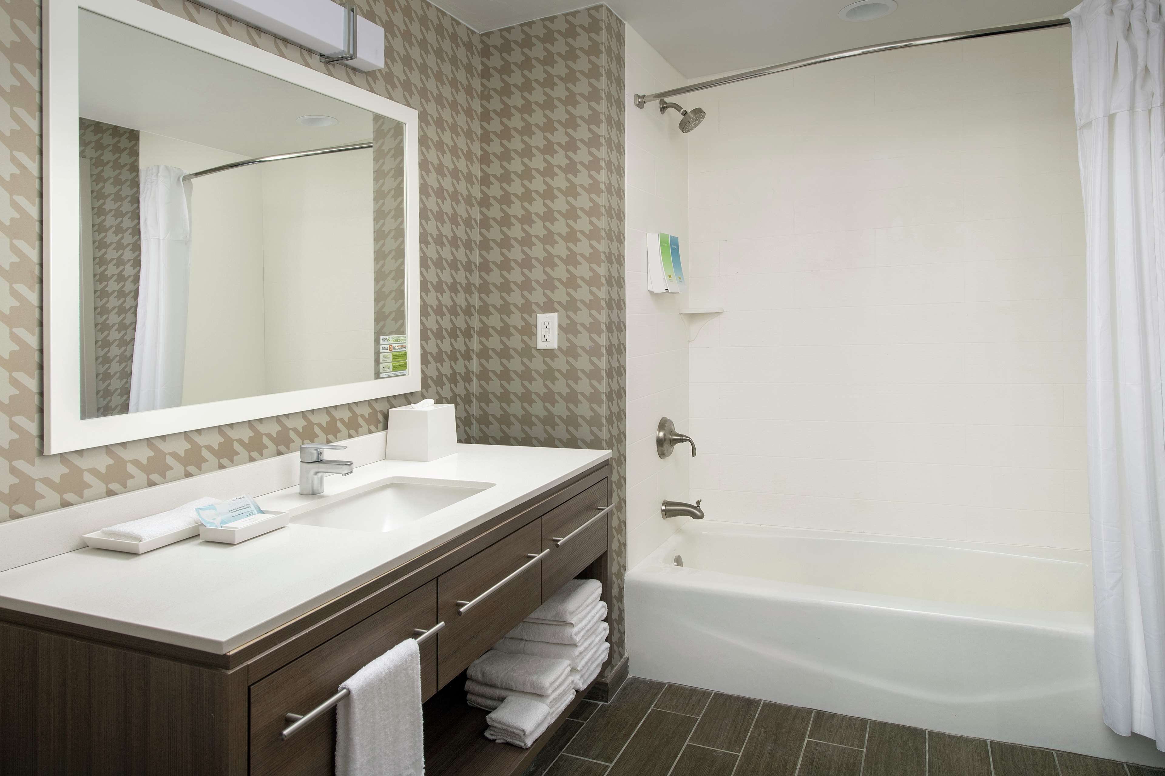 suite, 1 bedroom, non smoking | bathroom | free toiletries, hair dryer, towels