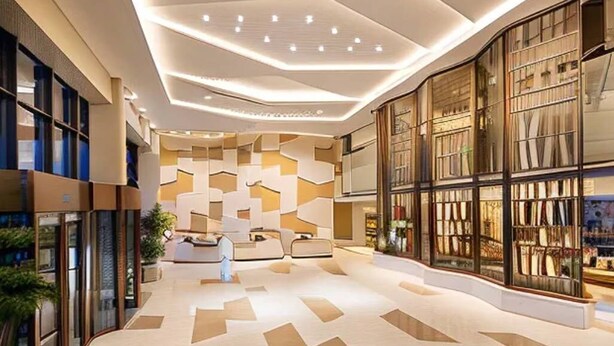 Eine moderne Hotelhalle mit einem geometrisch gemusterten Boden, einem Empfangstresen und einer großen Glasvitrine.