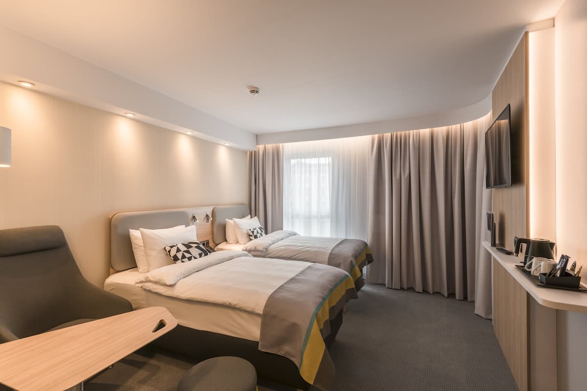 Standard Room, 2 Twin Beds | In-room safe, desk, blackout drapes, soundproofing