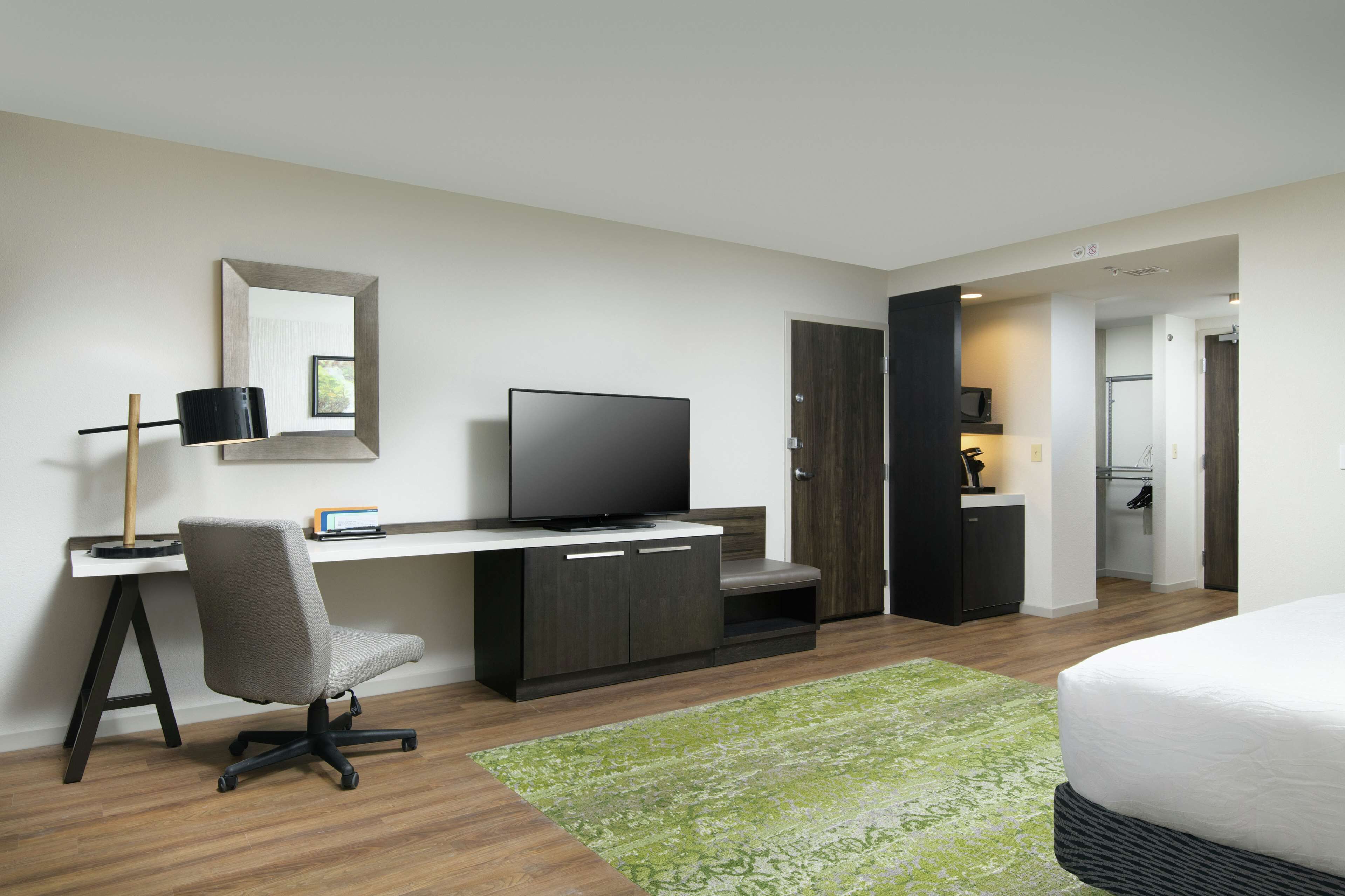 1 bedroom, in-room safe, desk, laptop workspace